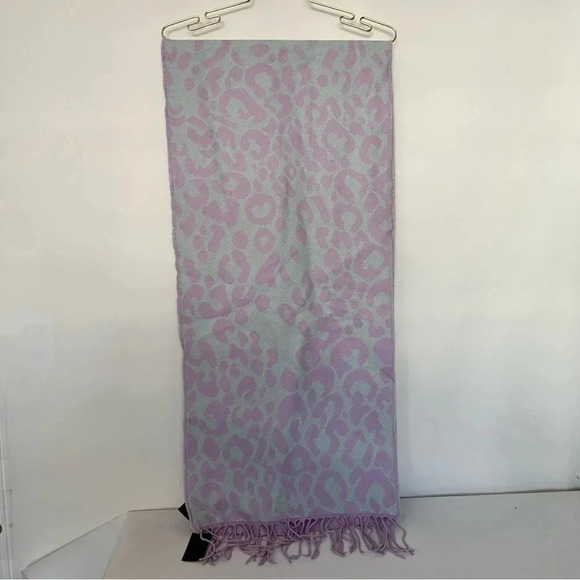 Steve Madden Reversible Leopard Print Scarf Lavender Mint With Fringe - Picture 2 of 11
